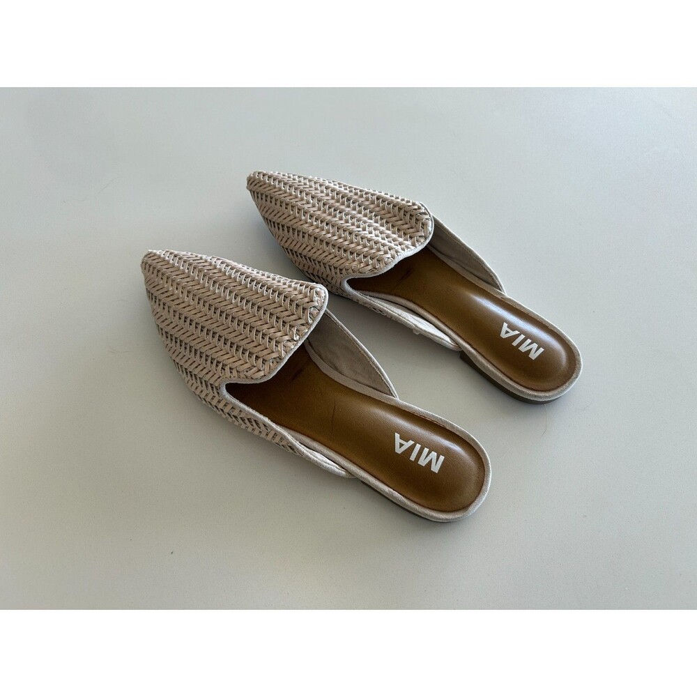 MIA Women's Size 8.5 Beige Woven Pointed Toe Flat Mules Slip On Slides